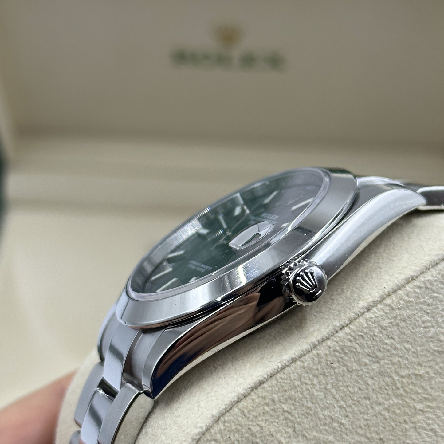 Rolex Datejust 41mm M126300 Men’s Watch – Rhodium Dial, Stainless Steel Oyster Bracelet, Calibre 3235 Automatic