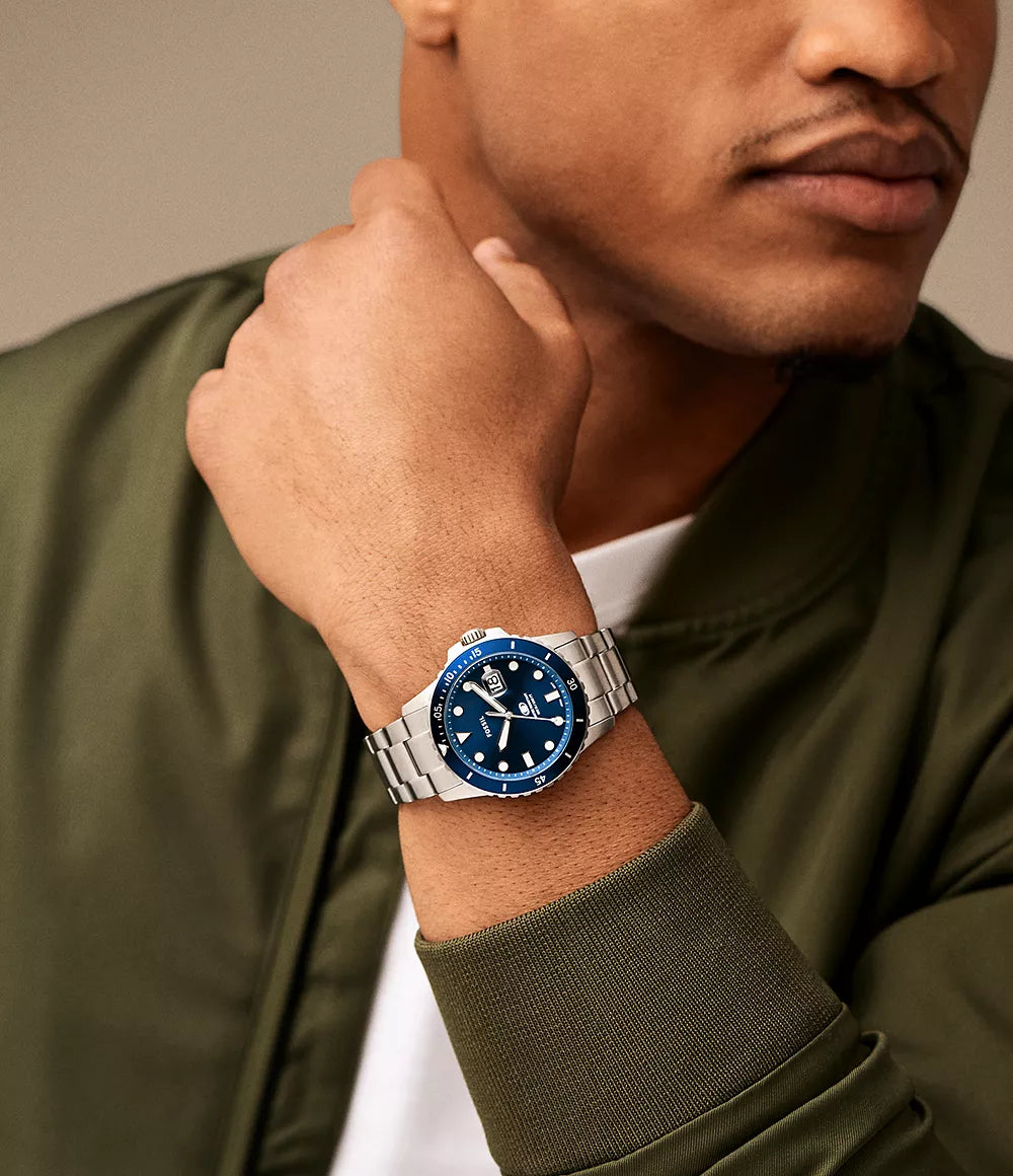 Fossil Blue Dive Quartz Men’s Watch FS6029 – 42mm Blue Dial, Stainless Steel Bracelet, 100M Water Resistance