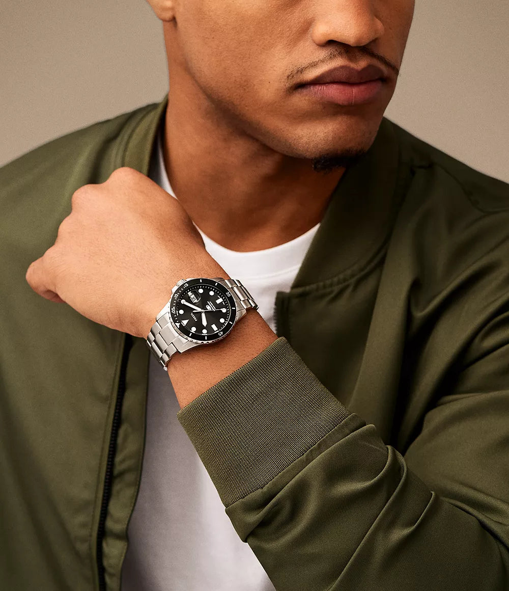 Fossil Blue Dive Quartz Men’s Watch FS6032 – 42mm Black Dial, Silver-Tone Stainless Steel Bracelet, Uni-Directional Rotating Black Bezel, Date Display, 100M Water Resistance