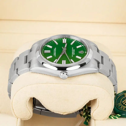 Rolex Oyster Perpetual 124300 Green Dial 41mm Men’s Automatic Watch – Sporty Stainless Steel Elegance