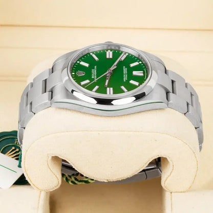 Rolex Oyster Perpetual 124300 Green Dial 41mm Men’s Automatic Watch – Sporty Stainless Steel Elegance